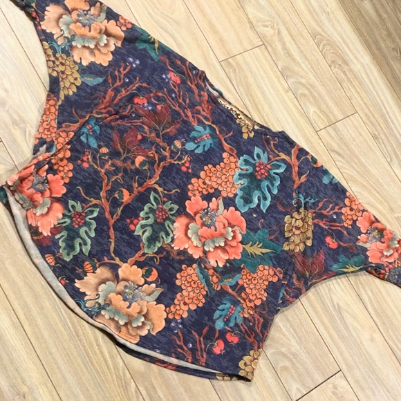 Amma Design 3/4 Sleeve Multi Colored Bat Wing Top - Picture 3 of 7